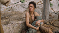 extant_GameOfThrones_6x01-TheRedWoman_3057