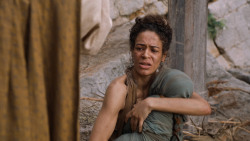 extant_GameOfThrones_6x01-TheRedWoman_3062
