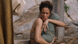 extant_GameOfThrones_6x01-TheRedWoman_3063