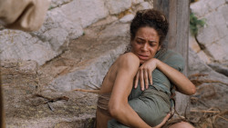 extant_GameOfThrones_6x01-TheRedWoman_3064