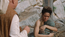 extant_GameOfThrones_6x01-TheRedWoman_3075