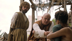 extant_GameOfThrones_6x01-TheRedWoman_3086