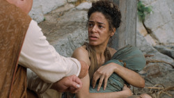 extant_GameOfThrones_6x01-TheRedWoman_3087