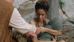 extant_GameOfThrones_6x01-TheRedWoman_3090
