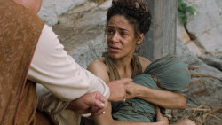 extant_GameOfThrones_6x01-TheRedWoman_3091