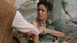 extant_GameOfThrones_6x01-TheRedWoman_3092
