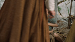 extant_GameOfThrones_6x01-TheRedWoman_3101