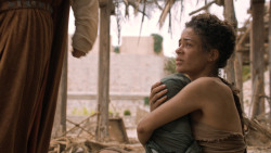 extant_GameOfThrones_6x01-TheRedWoman_3103