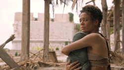 extant_GameOfThrones_6x01-TheRedWoman_3108