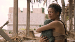 extant_GameOfThrones_6x01-TheRedWoman_3109