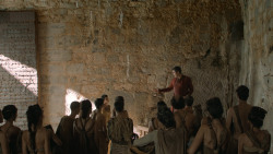 extant_GameOfThrones_6x01-TheRedWoman_3181