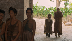 extant_GameOfThrones_6x01-TheRedWoman_3184