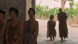 extant_GameOfThrones_6x01-TheRedWoman_3185