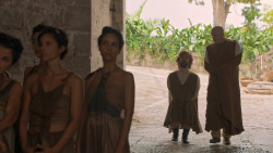 extant_GameOfThrones_6x01-TheRedWoman_3187
