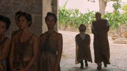 extant_GameOfThrones_6x01-TheRedWoman_3188