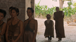 extant_GameOfThrones_6x01-TheRedWoman_3189