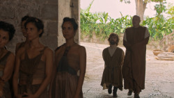 extant_GameOfThrones_6x01-TheRedWoman_3190