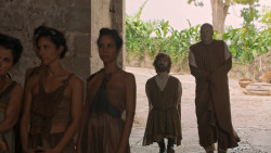 extant_GameOfThrones_6x01-TheRedWoman_3192