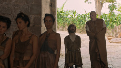 extant_GameOfThrones_6x01-TheRedWoman_3195
