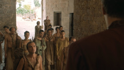 extant_GameOfThrones_6x01-TheRedWoman_3210