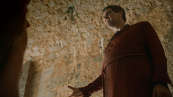 extant_GameOfThrones_6x01-TheRedWoman_3226