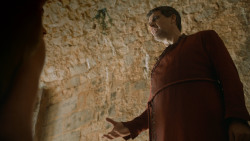 extant_GameOfThrones_6x01-TheRedWoman_3227
