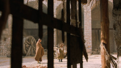 extant_GameOfThrones_6x01-TheRedWoman_3271