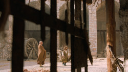 extant_GameOfThrones_6x01-TheRedWoman_3272