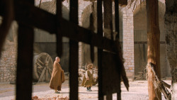 extant_GameOfThrones_6x01-TheRedWoman_3275