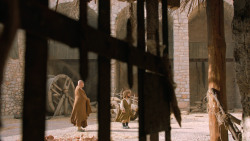 extant_GameOfThrones_6x01-TheRedWoman_3276