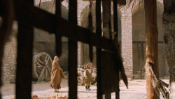 extant_GameOfThrones_6x01-TheRedWoman_3277