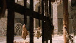 extant_GameOfThrones_6x01-TheRedWoman_3279