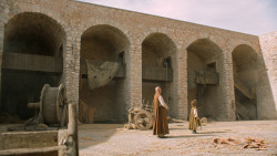 extant_GameOfThrones_6x01-TheRedWoman_3298