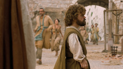 extant_GameOfThrones_6x01-TheRedWoman_3308