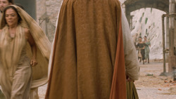 extant_GameOfThrones_6x01-TheRedWoman_3320