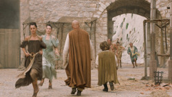 extant_GameOfThrones_6x01-TheRedWoman_3327
