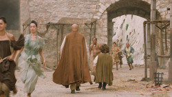 extant_GameOfThrones_6x01-TheRedWoman_3328