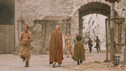 extant_GameOfThrones_6x01-TheRedWoman_3330