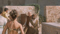 extant_GameOfThrones_6x01-TheRedWoman_3338