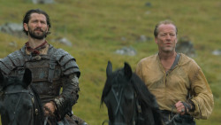 extant_GameOfThrones_6x01-TheRedWoman_3485