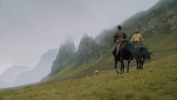 extant_GameOfThrones_6x01-TheRedWoman_3555