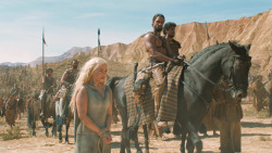 extant_GameOfThrones_6x01-TheRedWoman_3731