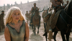 extant_GameOfThrones_6x01-TheRedWoman_3736