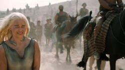 extant_GameOfThrones_6x01-TheRedWoman_3740