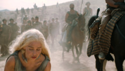 extant_GameOfThrones_6x01-TheRedWoman_3741