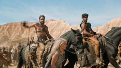 extant_GameOfThrones_6x01-TheRedWoman_3743