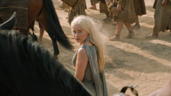 extant_GameOfThrones_6x01-TheRedWoman_3755