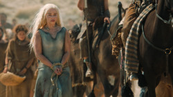 extant_GameOfThrones_6x01-TheRedWoman_3760