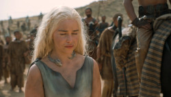 extant_GameOfThrones_6x01-TheRedWoman_3774