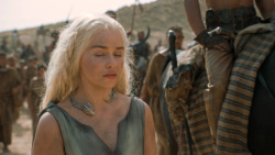 extant_GameOfThrones_6x01-TheRedWoman_3777
